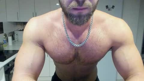 Snapshot of strong_arni chatting on February 20, 6:35 pm Strong Arni online show from February 20, 6:35 pm