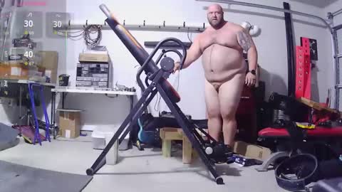 strong_bear89 online show from April 7, 8:09 pm