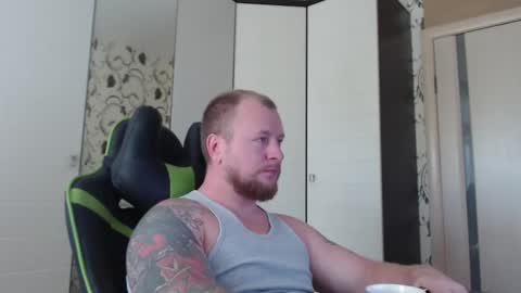 Snapshot of strongass18 chatting on September 30, 9:13 am Alex online show from September 30, 9:13 am