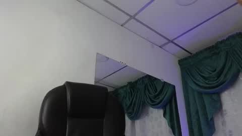 Snapshot of stuart_boy_ chatting on January 10, 3:18 am stuart_boy_ online show from January 10, 3:18 am
