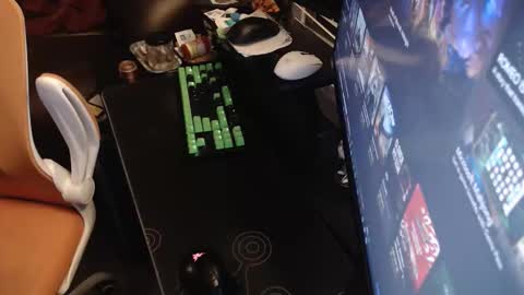 stud69861714 online show from March 3, 6:32 am