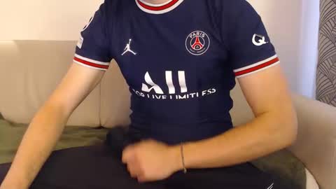 Stud From Paris online show from May 6, 9:32 am