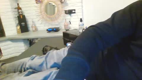 Snapshot of submissivguy chatting on December 17, 8:21 pm submissivguy online show from December 17, 8:21 pm