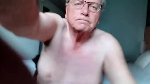 suffolkboy4 online show from May 8, 5:46 pm