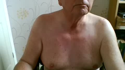 suffolkboy4 online show from May 13, 4:26 pm
