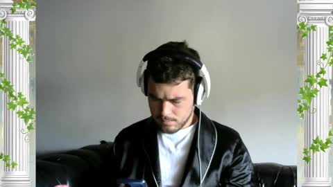 Snapshot of sultansgirls chatting on October 21, 6:33 pm The Sultan online show from October 21, 6:33 pm