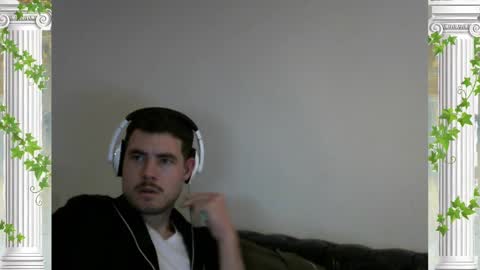 Snapshot of sultansgirls chatting on October 25, 11:28 pm The Sultan online show from October 25, 11:28 pm