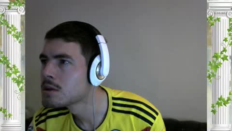 Snapshot of sultansgirls chatting on October 24, 8:54 pm The Sultan online show from October 24, 8:54 pm