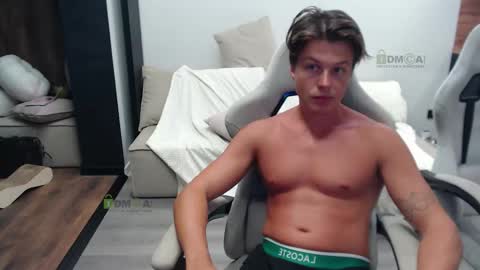 Snapshot of sunny1girl chatting on September 22, 7:24 pm Alice and Sergey online show from September 22, 7:24 pm