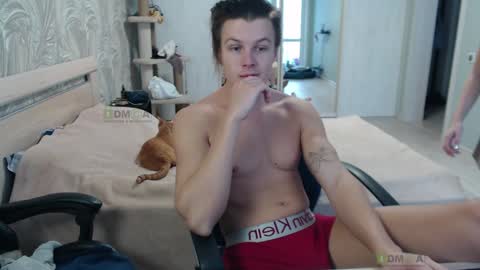 Snapshot of sunny1girl chatting on January 12, 4:31 am Alice and Sergey online show from January 12, 4:31 am