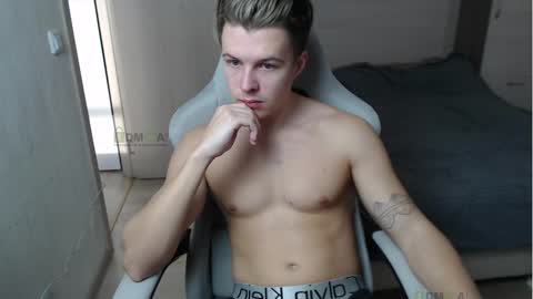 Snapshot of sunny1girl chatting on February 15, 9:16 am Alice and Sergey online show from February 15, 9:16 am