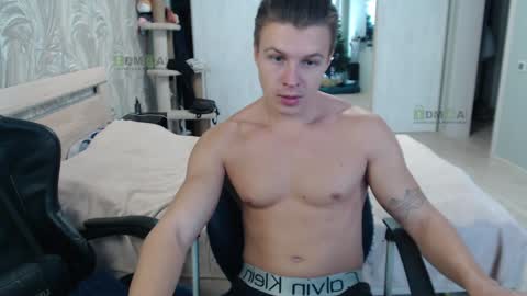 Snapshot of sunny1girl chatting on December 19, 6:34 am Alice and Sergey online show from December 19, 6:34 am
