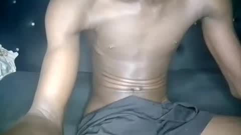 Snapshot of sunnyjohn447 chatting on December 27, 1:43 am Sunnyblack2 online show from December 27, 1:43 am