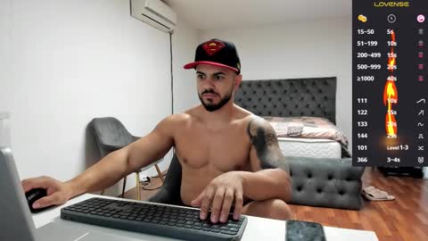 supermanboyxxl online show from October 22, 5:44 am