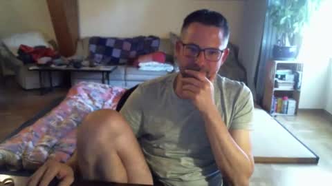 supersquirrel81 online show from April 8, 5:00 pm