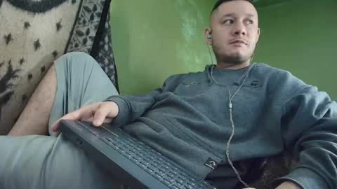 Snapshot of sweet_guy36 chatting on October 2, 4:33 pm sweet_guy36 online show from October 2, 4:33 pm