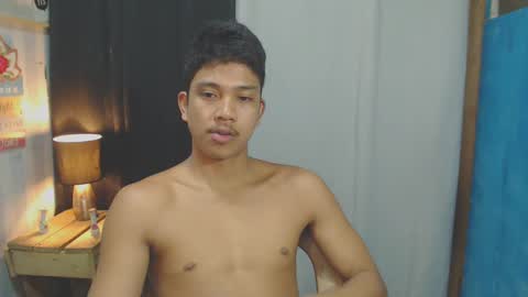 sweet_guyxx online show from December 10, 7:16 am