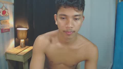 sweet_guyxx online show from January 24, 4:49 pm