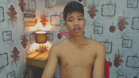sweet_guyxx online show from February 27, 7:37 pm