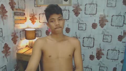 sweet_guyxx online show from February 26, 5:28 pm