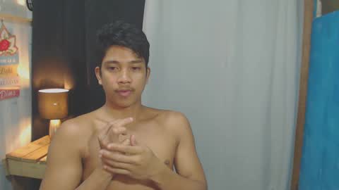 sweet_guyxx online show from January 9, 3:23 pm