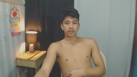 sweet_guyxx online show from February 10, 5:52 pm