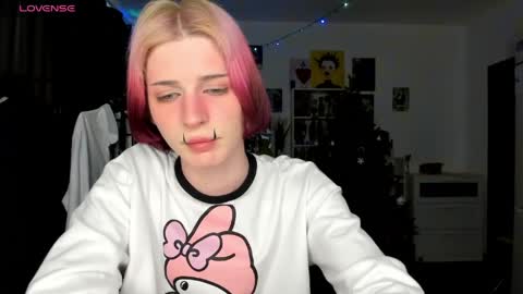 kira online show from April 10, 4:25 pm