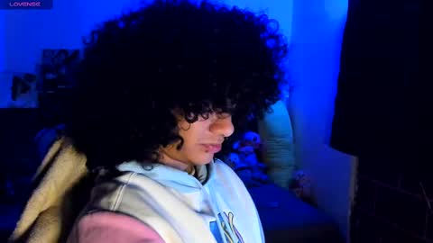 Snapshot of sweet_vond chatting on March 8, 4:41 am Steven independent model online show from March 8, 4:41 am
