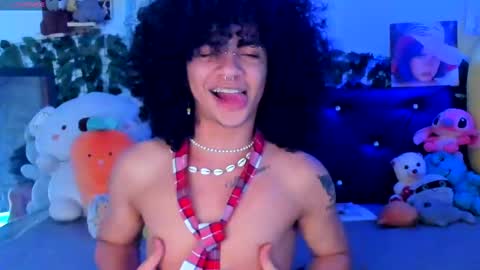 Snapshot of sweet_vond chatting on March 8, 2:49 pm Steven independent model online show from March 8, 2:49 pm