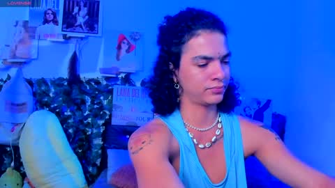 Snapshot of sweet_vond chatting on December 17, 3:17 pm Steven independent model online show from December 17, 3:17 pm