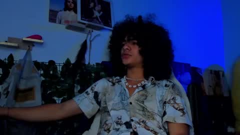 Snapshot of sweet_vond chatting on January 19, 8:41 pm Steven independent model online show from January 19, 8:41 pm
