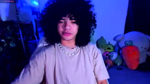 Snapshot of sweet_vond chatting on February 23, 10:20 pm Steven independent model online show from February 23, 10:20 pm