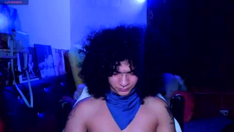 Snapshot of sweet_vond chatting on February 9, 8:33 am Steven independent model online show from February 9, 8:33 am