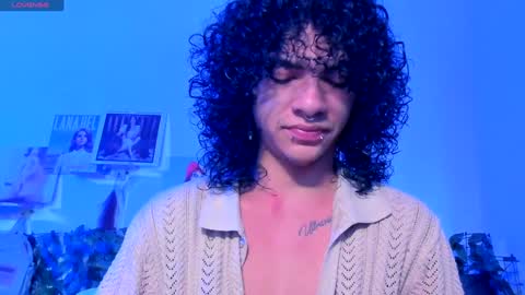 Snapshot of sweet_vond chatting on December 2, 1:00 pm Steven independent model online show from December 2, 1:00 pm