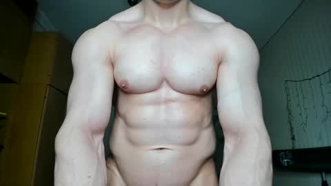 Snapshot of sweetmuscles_boy chatting on January 9, 4:06 pm Lorenzo online show from January 9, 4:06 pm