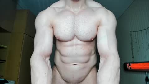 Snapshot of sweetmuscles_boy chatting on December 31, 5:11 am Lorenzo online show from December 31, 5:11 am