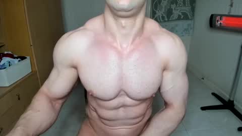 Snapshot of sweetmuscles_boy chatting on February 18, 4:49 pm Lorenzo online show from February 18, 4:49 pm