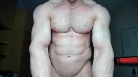 Snapshot of sweetmuscles_boy chatting on February 8, 6:54 am Lorenzo online show from February 8, 6:54 am