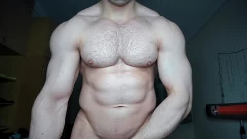 Snapshot of sweetmuscles_boy chatting on February 5, 5:21 pm Lorenzo online show from February 5, 5:21 pm