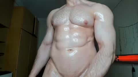 Snapshot of sweetmuscles_boy chatting on December 7, 7:27 am Lorenzo online show from December 7, 7:27 am