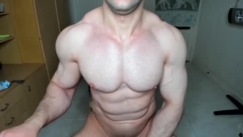 Snapshot of sweetmuscles_boy chatting on March 11, 4:10 am Lorenzo online show from March 11, 4:10 am