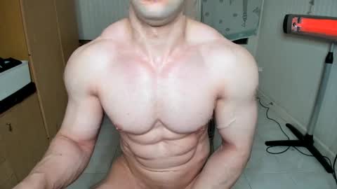 Snapshot of sweetmuscles_boy chatting on January 11, 6:14 am Lorenzo online show from January 11, 6:14 am