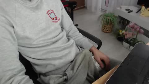 Snapshot of swetlittleboy4u chatting on October 3, 8:41 am SwetLittleBoy4u online show from October 3, 8:41 am