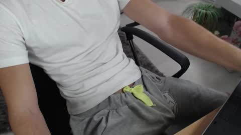 Snapshot of swetlittleboy4u chatting on September 26, 10:46 am SwetLittleBoy4u online show from September 26, 10:46 am