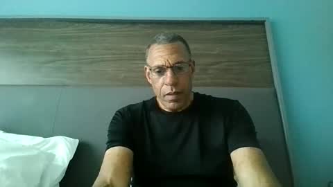 swimmerbod2495 online show from May 16, 6:06 pm