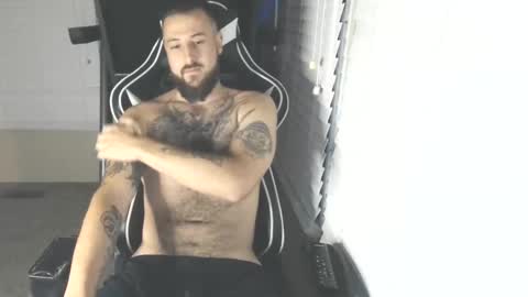 Snapshot of swoozy_ chatting on October 19, 12:26 am swoozy_ online show from October 19, 12:26 am