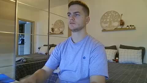 syl092 online show from November 28, 8:49 am