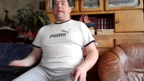 Snapshot of sympa_trique chatting on February 16, 9:26 am sympa_trique online show from February 16, 9:26 am