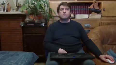 Snapshot of sympa_trique chatting on December 8, 9:08 pm sympa_trique online show from December 8, 9:08 pm