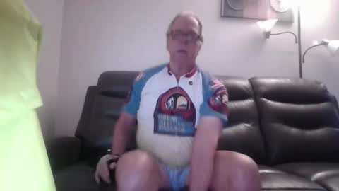 tacrunner66_ online show from April 21, 2:01 pm